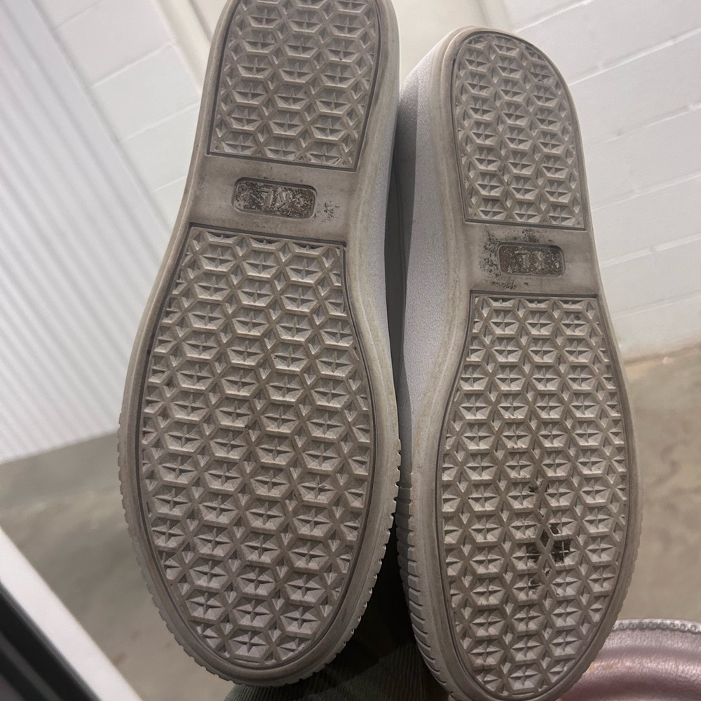 Classic Slip on Sneaker .